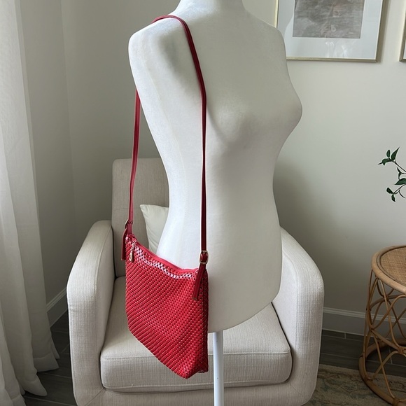 Vintage Whiting & David Red Mesh Crossbody Bag Gold Accents Sailboat Heart Charm - Picture 7 of 16